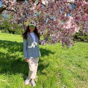 Meet your Posher, Aida